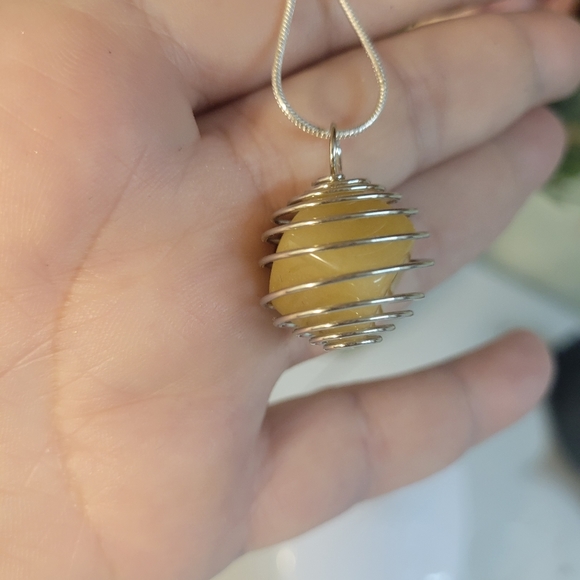 YELLOW ADVENTURINE Crystal 🔮 wrapped in wire with silver chain. Handmade. - Picture 3 of 3